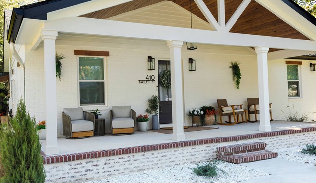 Coastal Getaway/2BR/2BA Cottage + Bonus Room near Downtown & Cumberland Island