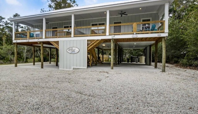 Coastal Getaway – 2BR, Near Boat Ramp & Ferry