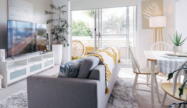 Coastal getaway,Tropical palms Dee Why