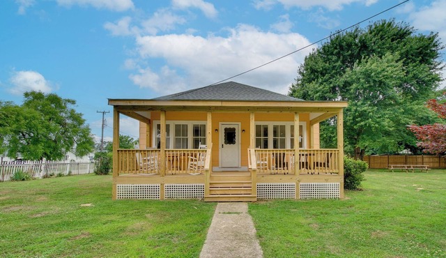 Coastal Getaway: 1 Mi to Colonial Beach Pier!