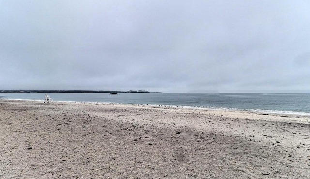 Coastal Getaway w/Porch, 2 Mi to Niantic Beach!
