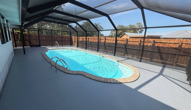 Coastal Getaway with game room pool hot tub & inlaw suite in heart of Sebastian