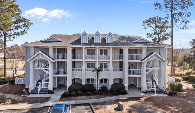 Coastal Golf Course Condo – 15 Minutes to the Beach! Escape to Calabash, North Carolina