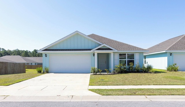Coastal Harmony- Close To Shopping, OWA, Sports Plex, Minutes From Beach!