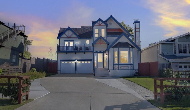 Coastal Haven In Oceanside: Cozy Beach Getaway 3 Bedroom Home by RedAwning