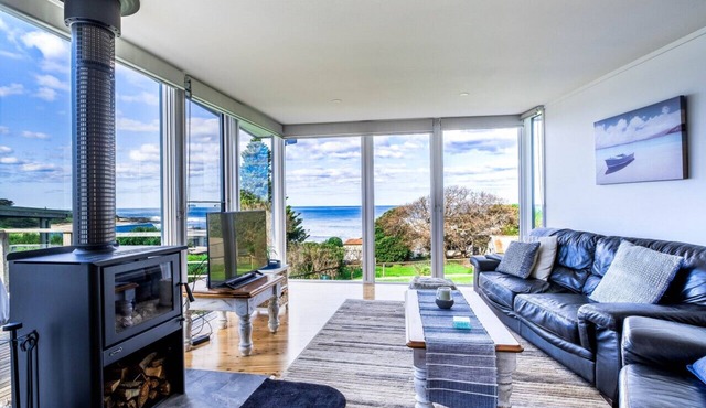 COASTAL HAVEN - Ocean views, walk to beach