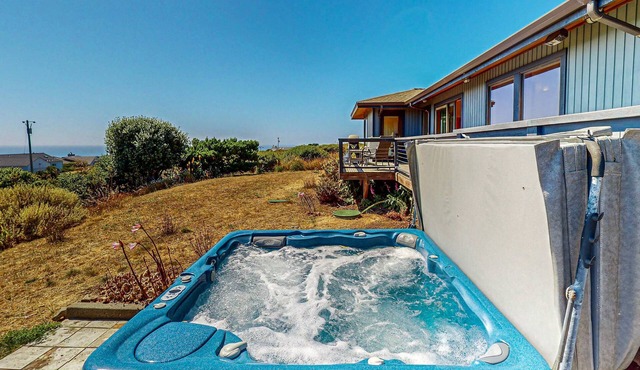 Coastal Haven-Panoramic Ocean View, Hot Tub, Grill