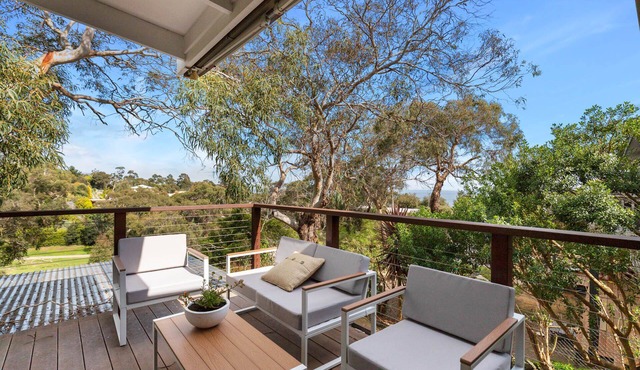Coastal Hideaway McCrae - relax amongst the gum trees