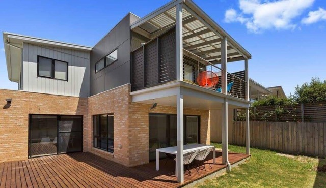 Coastal Holiday Living Bay Views Prime Location