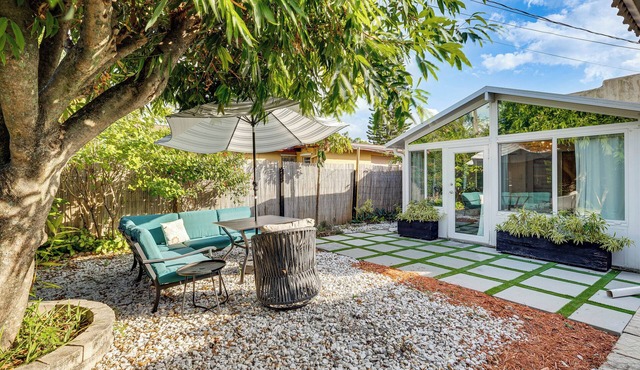Coastal Home Near Palm Beach: Patio + Beach Gear!