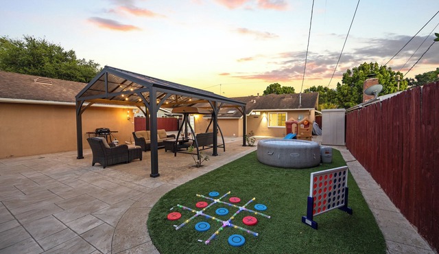 Coastal Home Near UCSB & Airport + Hot Tub, King Beds, Fast Wifi, Sleeps 6