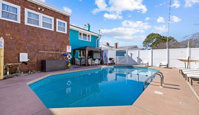 Coastal home w/pool, hot tub & fire pit