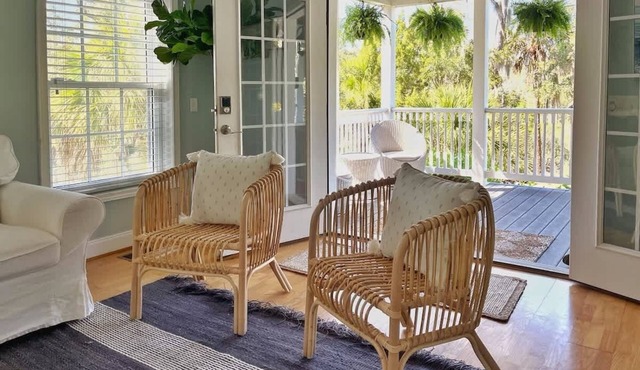 Coastal Home w Spa Midway to Historic Savannah & Tybee Beach