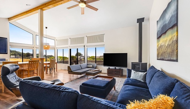 Coastal home with hot tub, view, beach access & fast WiFi - dog-friendly