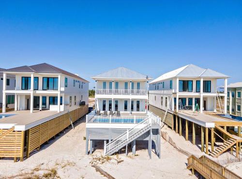 Coastal Kisses - 6 Bedroom - Beach Front - Sleeps 20 - Private Pool