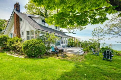 Coastal Lake Erie Cottage with Amazing Water Views!