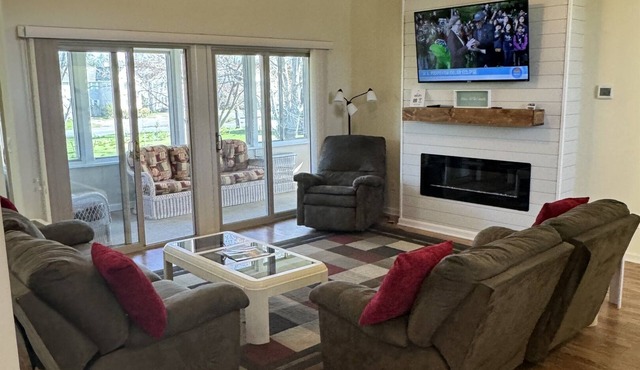 Coastal Lewes Retreat: Cozy Winter Stays Near Beaches, Schellville & Beebe