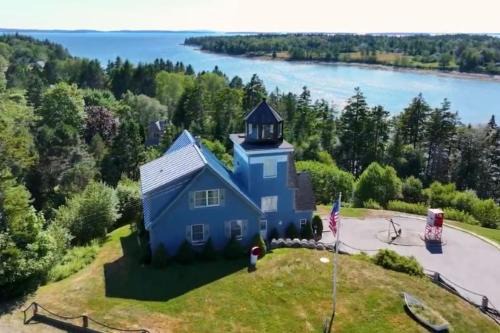 Coastal Lighthouse Retreat 4Mi to Acadia Trails