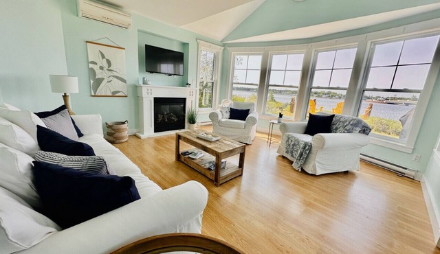 Coastal Lines Retreat Ocean Views Sleeps 9