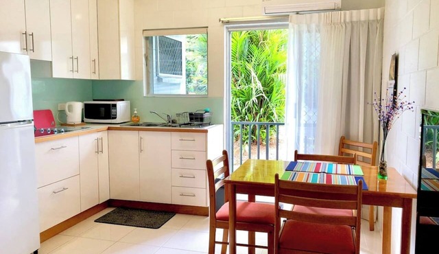 Coastal Living near Shops and Botanical Gardens