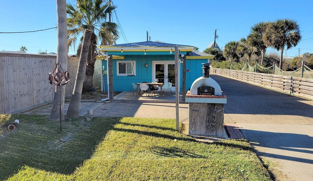 Coastal Lodge-4 BR/2 BA, Dogs OK, In-Town and Close to the Beach!