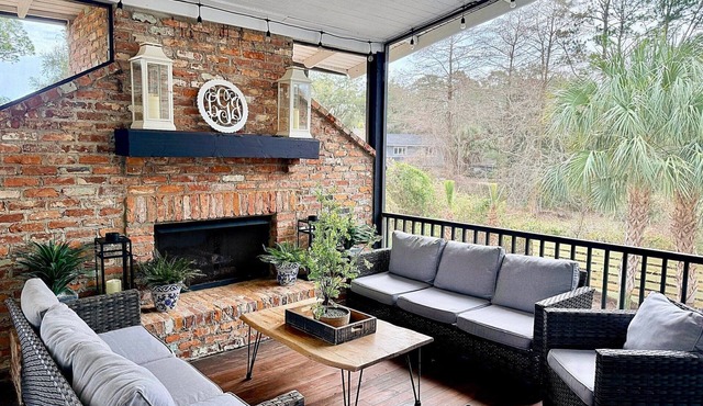 Coastal Luxury with Heated Pool, Putting Green & Game Room