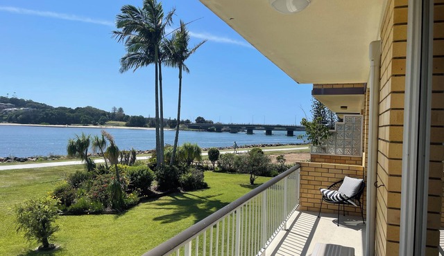 Coastal luxe 2 Brm apartment BallinanUninterrupted views of serpentine beach