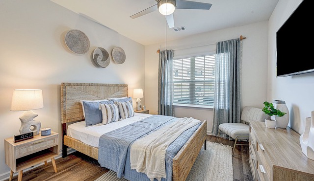 Coastal Luxe Apt Near Fernandina Bch/Amelia Island/JAX Airport & I-95 to DWTN.