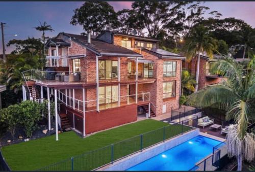 Coastal Luxury 2BR w Pool & Entertainer's Paradise