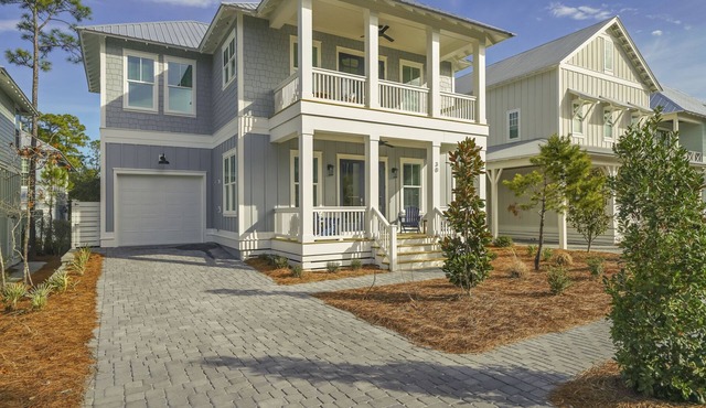 Coastal Luxury on 30A: 4br/4ba: golf cart, walk to beach, shopping, & dining!