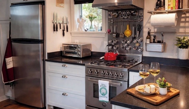 Coastal Maine Cottage with a Touch of Ireland. Perfect for one or two travelers
