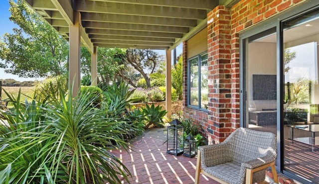 Coastal meets Country at this Ventnor Beach Escape