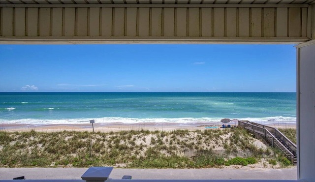 Coastal Memories - Beachfront 5-bdrm, 3 bth house with amazing views