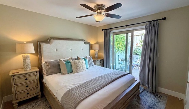 Coastal Modern Beach Cottage-2 Bed/2 Bath, A/C, Vegetable Garden, Walk2Beach
