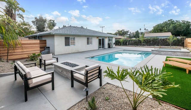 Coastal modern home 10 min from the beach with a stunning pool and spa!