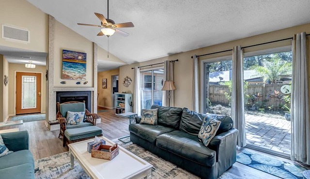 Coastal Oaks - Atlantic Beach home just 3 blocks from the beach