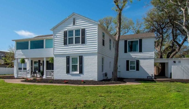 Coastal Oasis - Beautiful Ocean Views Awaits