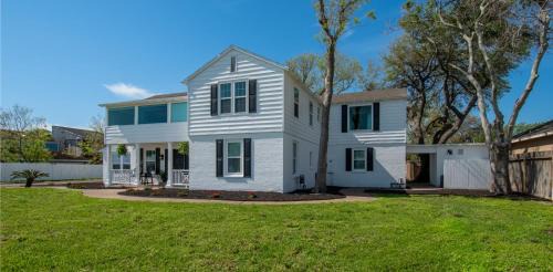 Coastal Oasis - Beautiful Ocean Views Awaits