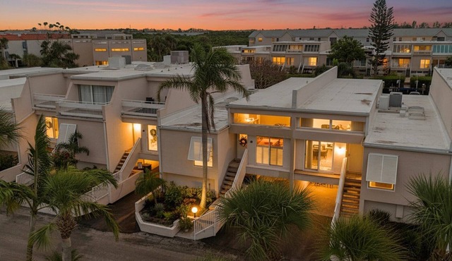 Coastal Oasis, Lovely 3-bedroom condo with AC in Holmes Beach