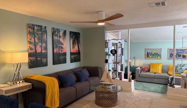 Coastal Orchid Hideaway: Stylish 2BR 2BA near beaches, dining, fenced yard.