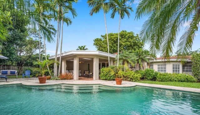 Coastal Paradise with pool– Walk to the Beach!