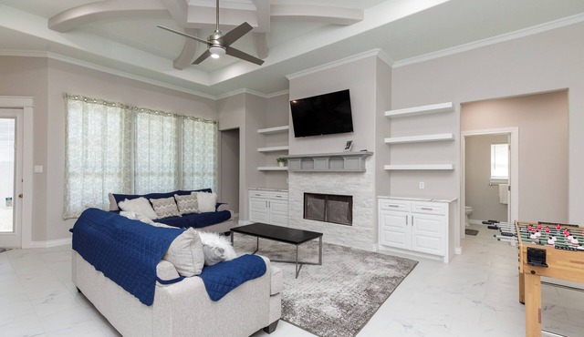 Coastal Paradise Awaits! New 5BRHome-12 Min to Beach-Pet-Friendly 500 Mbps WiFi!