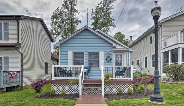 Coastal Pet-Friendly Cottage < 1/2 Mi to Beaches