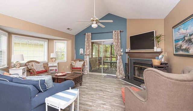 Coastal Pines Retreat | Beach Pass & Grill