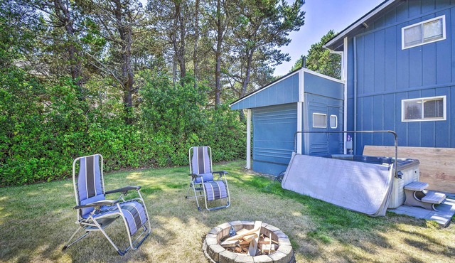 Coastal PNW Gem w/Hot Tub - Walk to Beach!