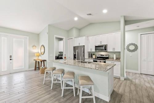 Coastal Pool Retreat Minutes to Bonita Beach
