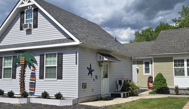 Coastal Quarters - Unit 1 - Updated 2 BR in Lewes