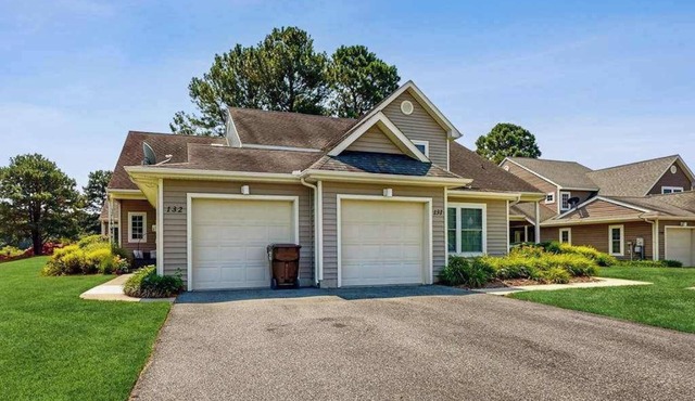 Coastal resort with pool, golf, fireplace, W/D, sunroom & beach access