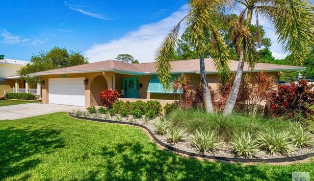 Coastal Retreat 4 Rooms, Minutes From Clearwater & Indian Rocks Beach