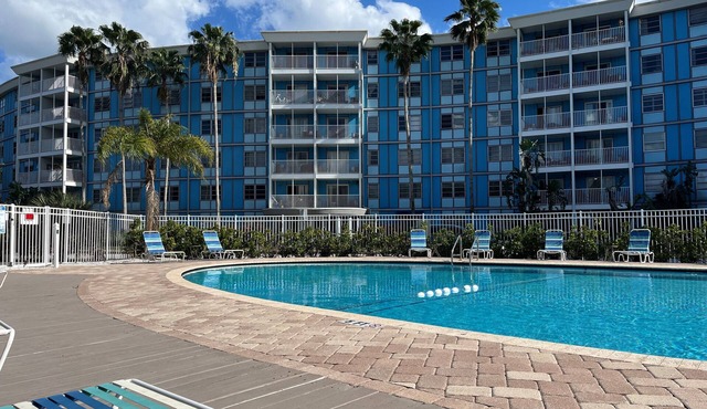 Coastal Retreat - Breezy and Bright - Bike to St. Pete Beach